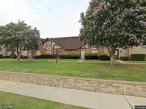 E Grauwyler Rd #138, Irving, TX 75061