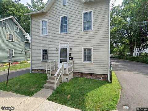 Thornton Ln, Newtown, PA 18940