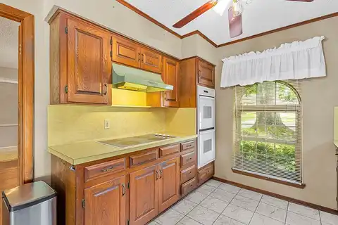 Picadilly, TYLER, TX 75703
