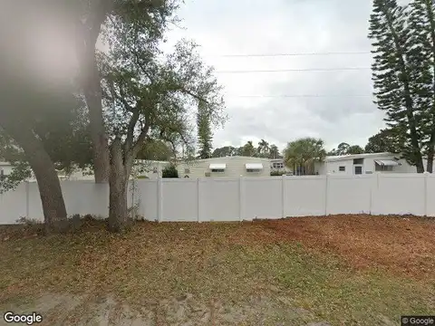 Royal Palm Circle, Largo, FL 33778