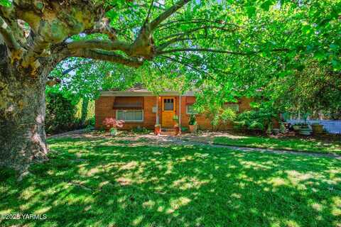 215 N 27th Ave, Yakima, WA 98902