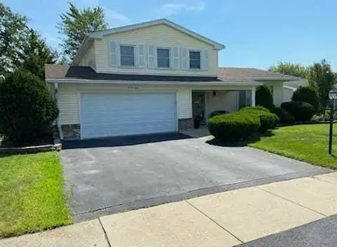 617 Newport Avenue, Westmont, IL 60559