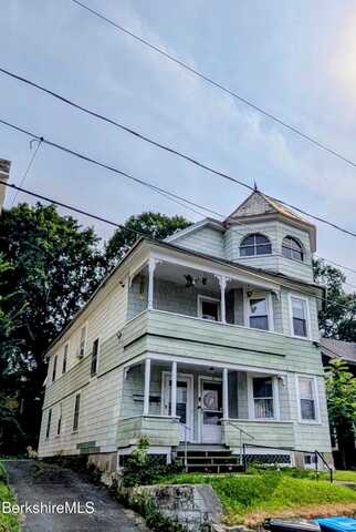 5-7 Richmond St, Adams, MA 01220