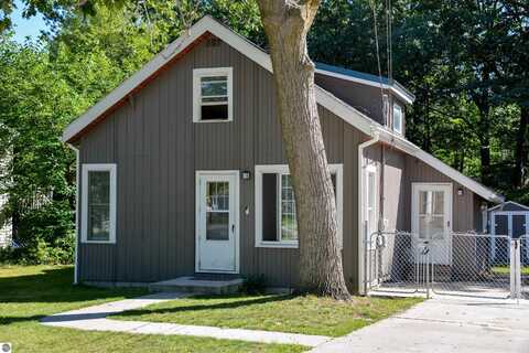 1029 GRANT STREET, TRAVERSE CITY, MI 49686