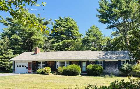 22 Monomoy Circle, Centerville, MA 02632