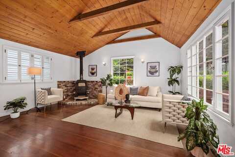10545 Selkirk Ln, Los Angeles, CA 90077