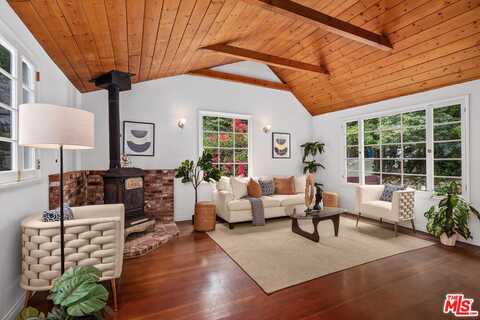 10545 Selkirk Ln, Los Angeles, CA 90077
