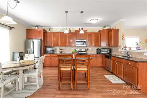 9810 Fernspray Road, Charlotte, NC 28215