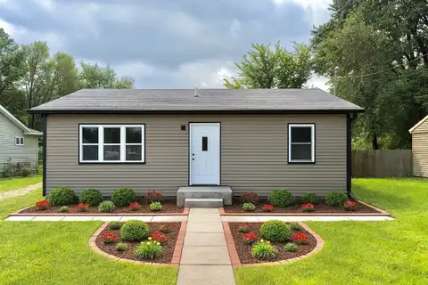 2523 E Aurora Avenue, Des Moines, IA 50317