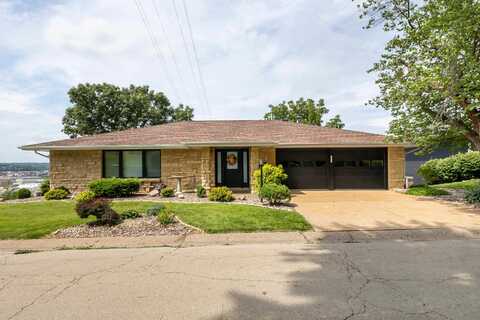 1045 Hiawatha, East Dubuque, IL 61025