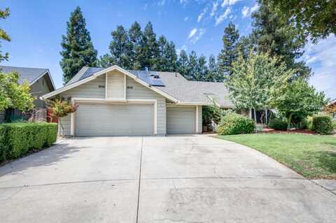 902 Decatur Avenue E, Fresno, CA 93720