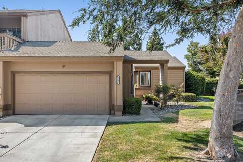 4847 Iris Avenue W, Visalia, CA 93277