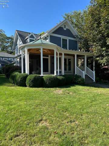 132 4th, Lakeside, OH 43440
