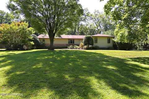 10 Farmedge Lane, Tinton Falls, NJ 07724