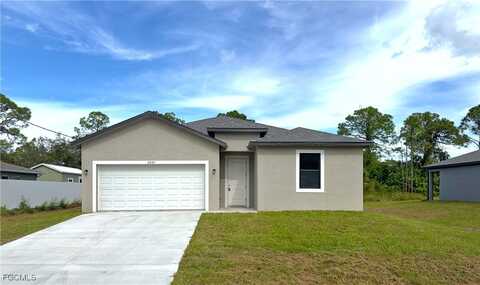 8025 Oakleaf Circle, Labelle, FL 33935