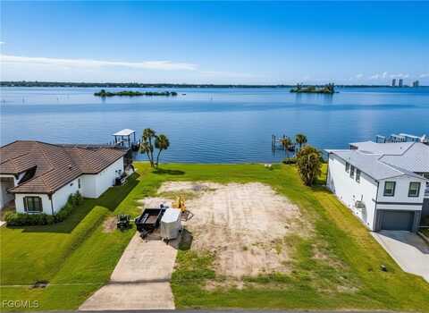 2053 Club House Road, North Fort Myers, FL 33917