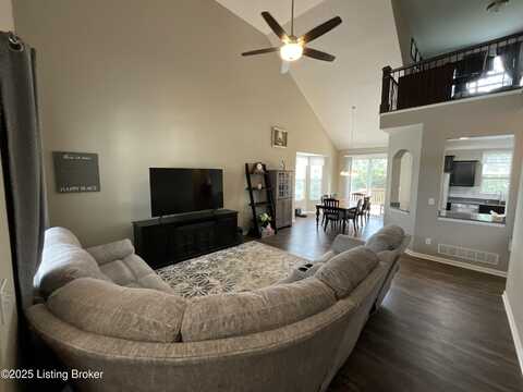 10004 Creek View Estates Dr, Louisville, KY 40291
