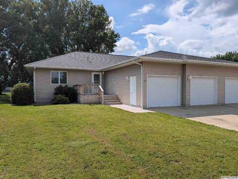 17 Plaza Dr, CLEAR LAKE, IA 50428