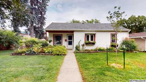 1044 Maple Dr, MASON CITY, IA 50401