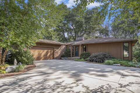 4820 Ridgeline Drive NE, Grand Rapids, MI 49525