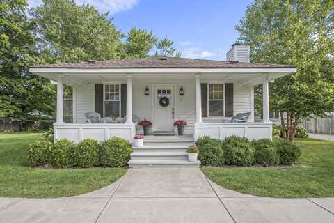 7 E Beech Street, Three Oaks, MI 49128