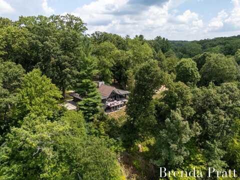 201 Honey Creek Avenue NE, Ada, MI 49301