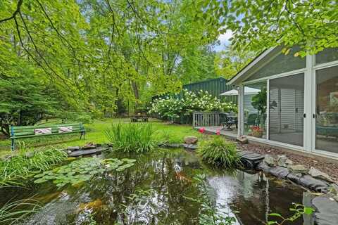 16153 Krob Road, Union Pier, MI 49129