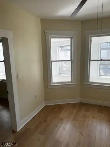 387 E 9Th Ave, Roselle, NJ 07203