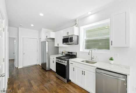 196 Malvern St, Newark, NJ 07105