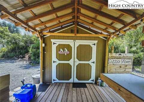 554 County Line Road, Mouth of Wilson, VA 24363
