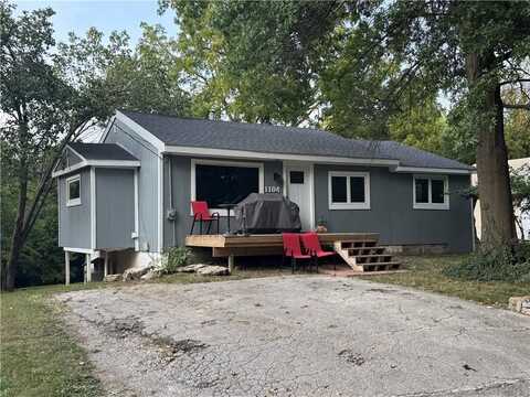 1104 E Pacific Avenue, Independence, MO 64050