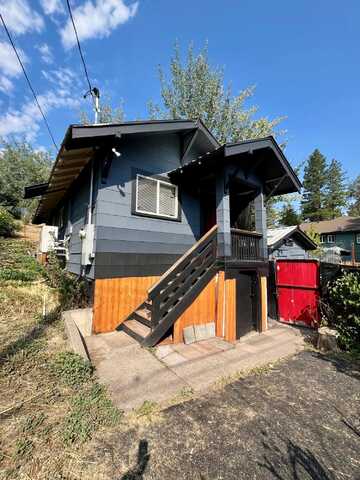 1418 Johnson Avenue, Klamath Falls, OR 97601