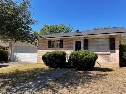 1127 Lake Dr, Kerrville, TX 78028