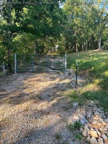 Wade Drive, Charleston, WV 25313