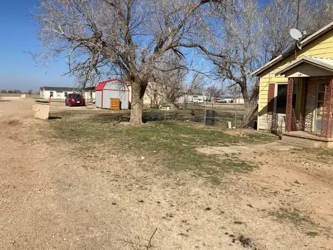 208 N W 1st Street, Lockney, TX 79241