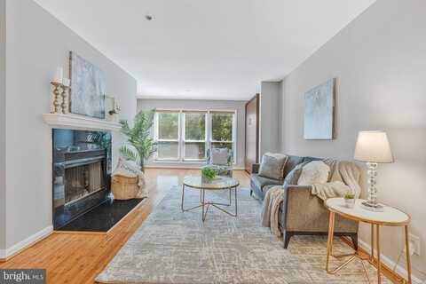 3179 SUMMIT SQUARE DR #2-B2, OAKTON, VA 22124