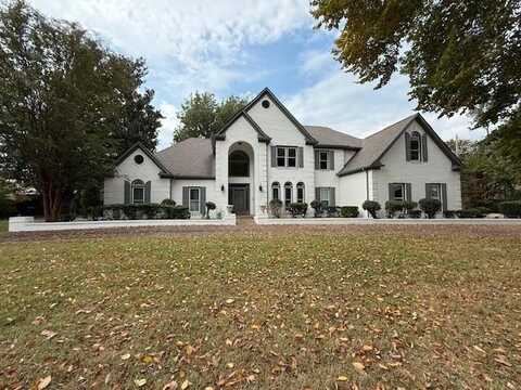 8893 POPLAR, Germantown, TN 38138