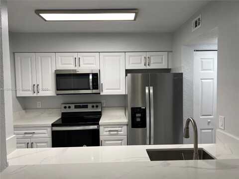 2871 N Oakland Forest Dr, Oakland Park, FL 33309