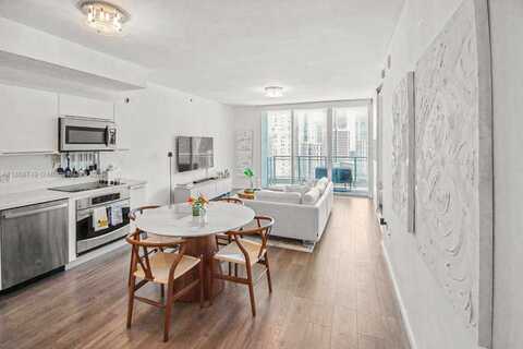 90 SW 3rd St, Miami, FL 33130
