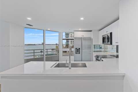 555 NE 34th St, Miami, FL 33137