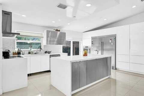 2190 NE 122nd St, North Miami, FL 33181