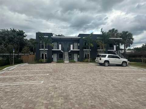 541 SW 2 Court, Pompano Beach, FL 33060