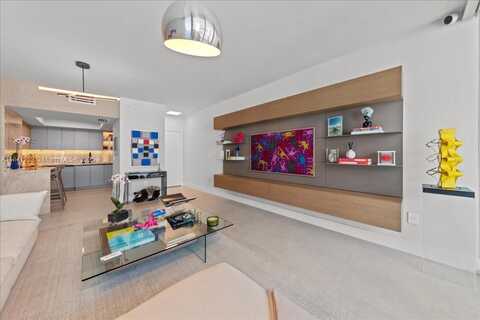 1331 Brickell Bay Dr, Miami, FL 33131