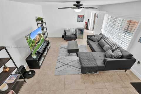 9112b SW 20th St, Davie, FL 33324