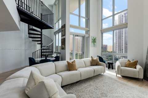 300 S Biscayne Blvd, Miami, FL 33131