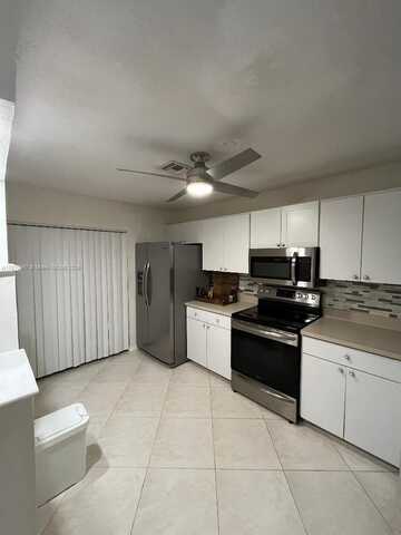 775 Crystal Lake Dr, Deerfield Beach, FL 33064
