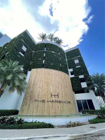 16385 Biscayne Blvd, North Miami Beach, FL 33160
