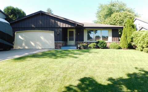 513 Partridge Ct, Pewaukee, WI 53072