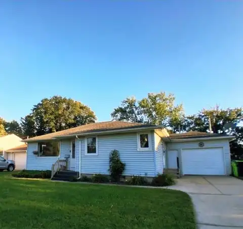 215 E Lincoln Ave, Hartford, WI 53027
