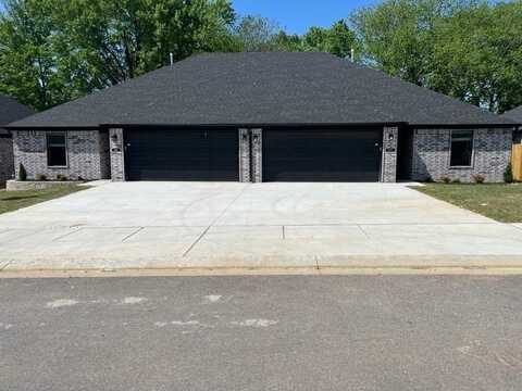 112 Ryder ST, Gentry, AR 72734